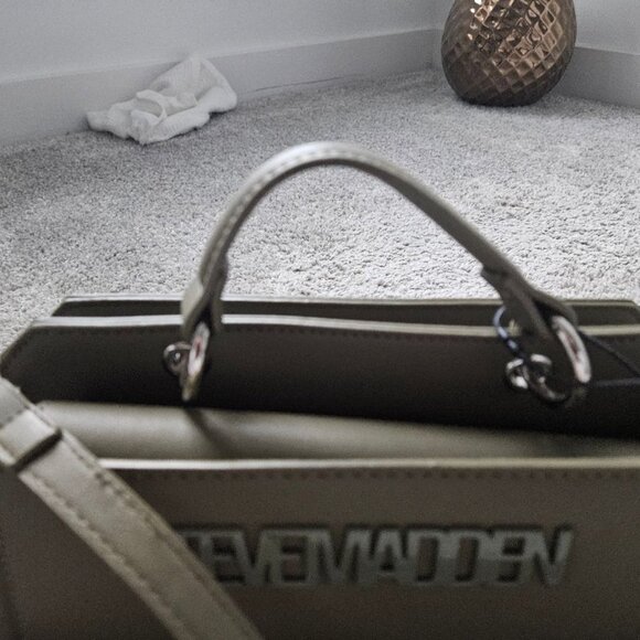 STEVE MADDEN BEVIEE SATCHEL/CROSSBODY w/2 ADJUST/REMOVABLE STRAPS- LT OLIVE- NWT - Picture 5 of 11